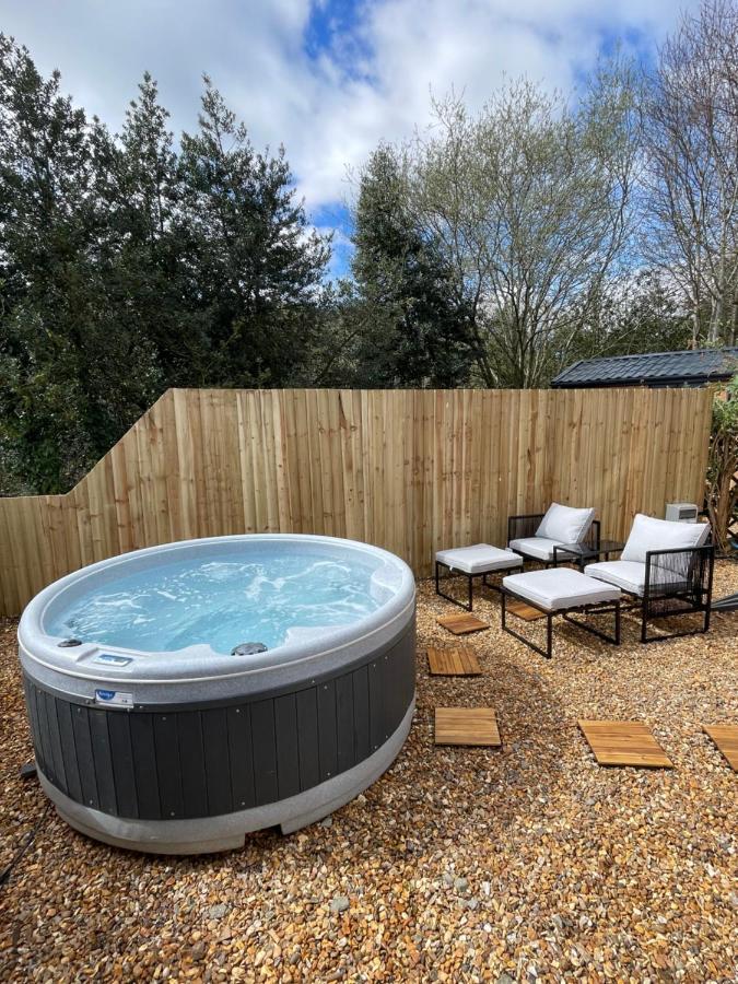 Dee Lodge With Private Hot Tub Llangollen Exterior foto